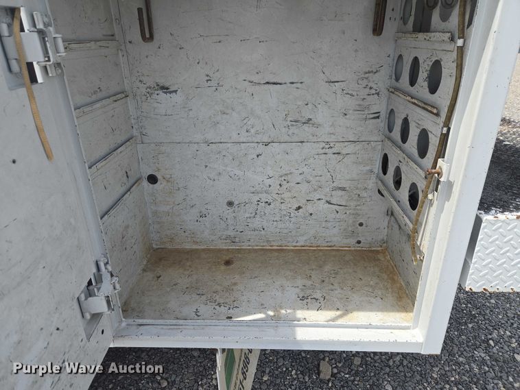image for item ET5082 2006 GMC C5500 bucket truck