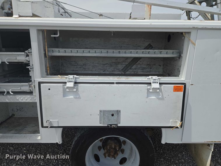 image for item ET5082 2006 GMC C5500 bucket truck