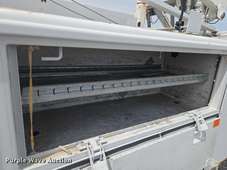 image for item ET5082 2006 GMC C5500 bucket truck