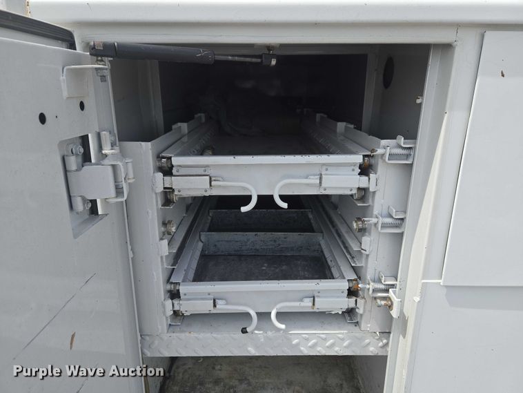 image for item ET5082 2006 GMC C5500 bucket truck