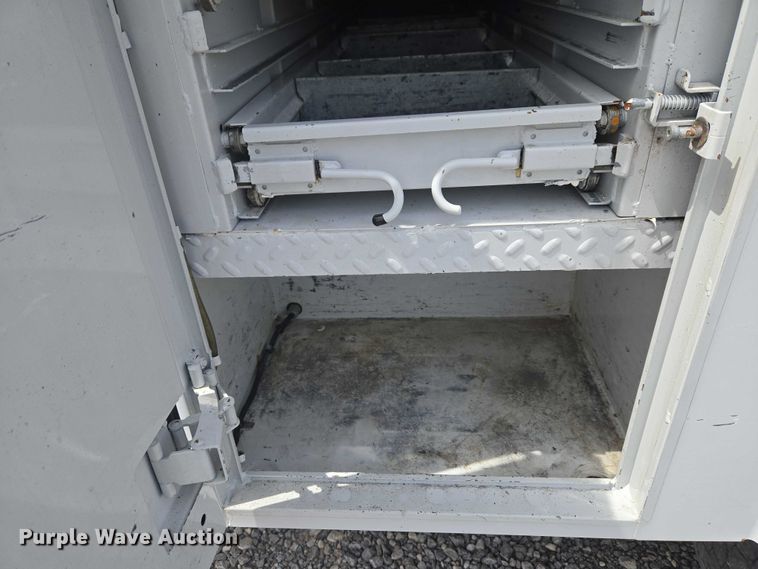 image for item ET5082 2006 GMC C5500 bucket truck