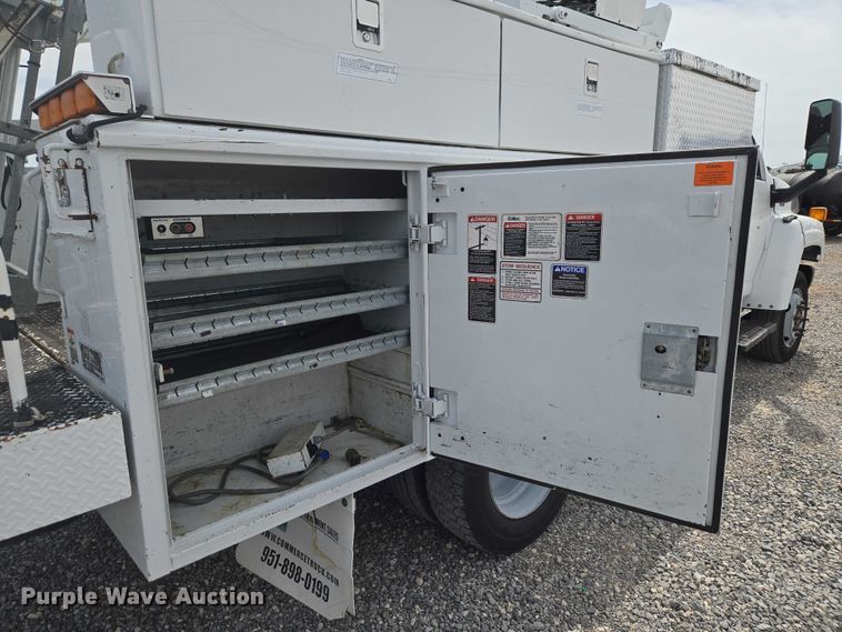 image for item ET5082 2006 GMC C5500 bucket truck