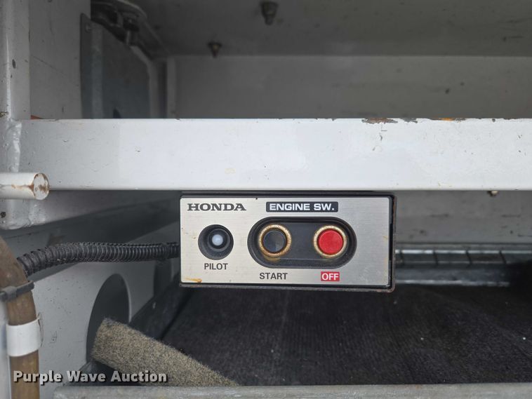 image for item ET5082 2006 GMC C5500 bucket truck
