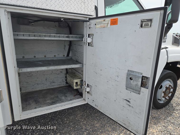 image for item ET5082 2006 GMC C5500 bucket truck