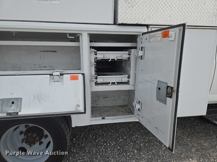 image for item ET5082 2006 GMC C5500 bucket truck
