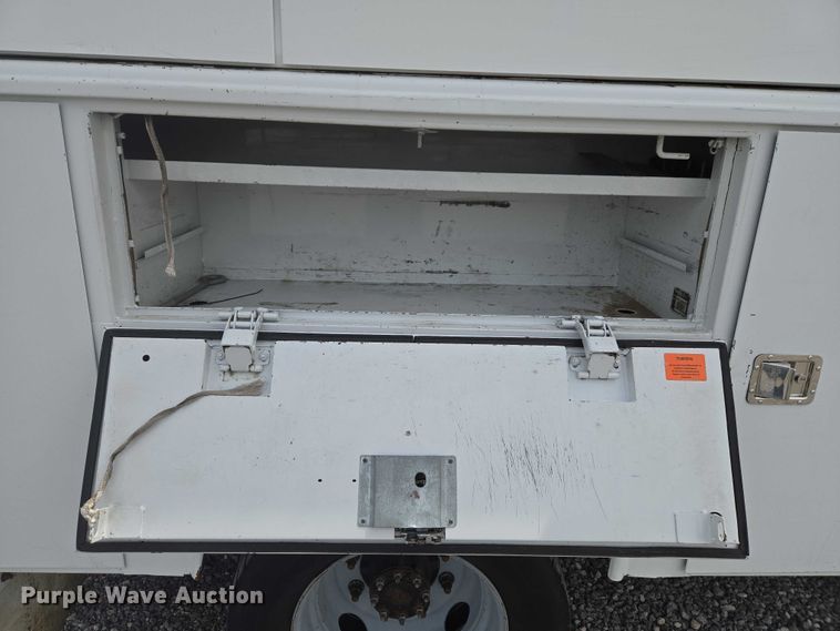 image for item ET5082 2006 GMC C5500 bucket truck