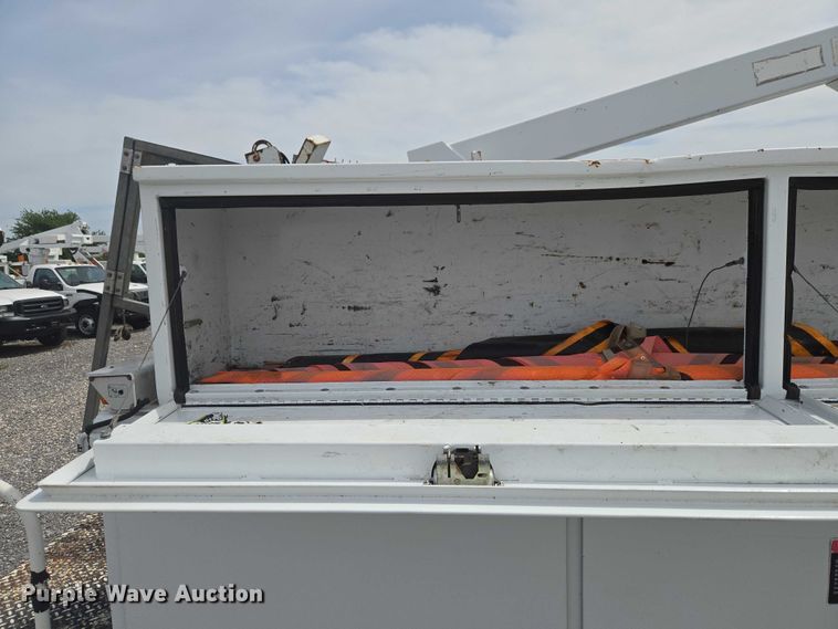 image for item ET5082 2006 GMC C5500 bucket truck