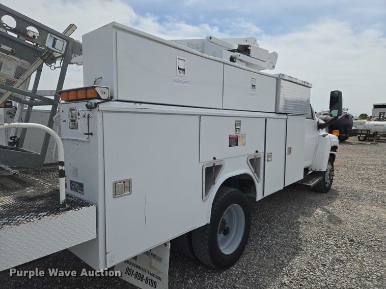 image for item ET5082 2006 GMC C5500 bucket truck