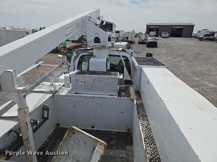 image for item ET5082 2006 GMC C5500 bucket truck