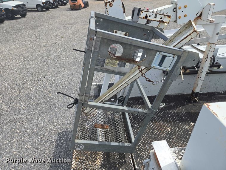 image for item ET5082 2006 GMC C5500 bucket truck