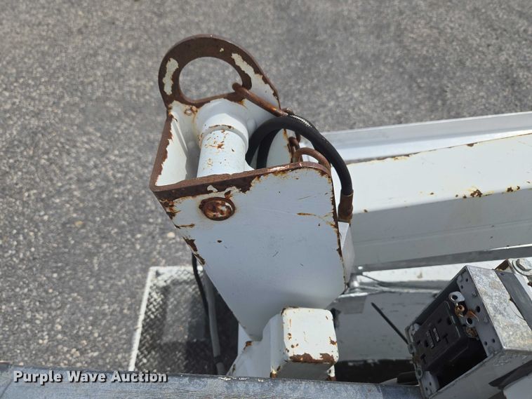 image for item ET5082 2006 GMC C5500 bucket truck