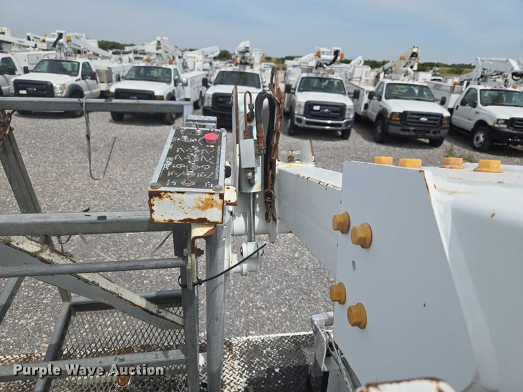 image for item ET5082 2006 GMC C5500 bucket truck