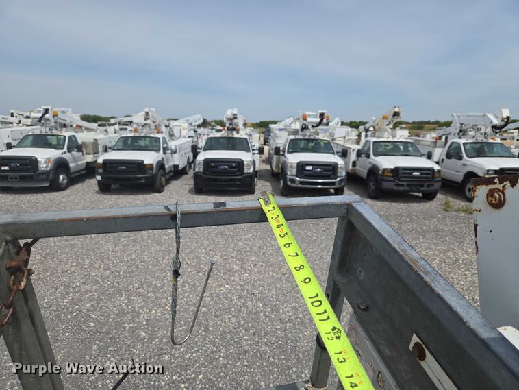 image for item ET5082 2006 GMC C5500 bucket truck