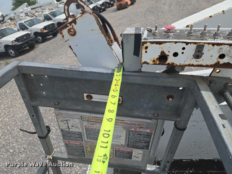 image for item ET5082 2006 GMC C5500 bucket truck