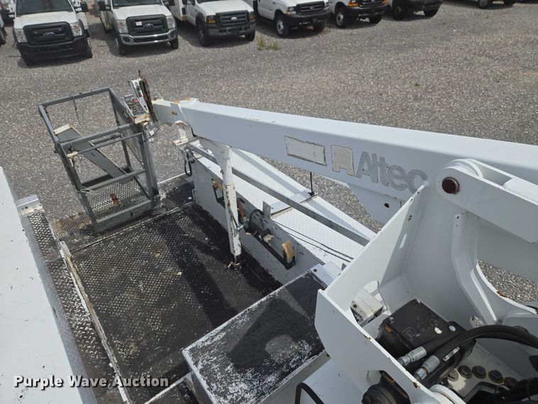 image for item ET5082 2006 GMC C5500 bucket truck