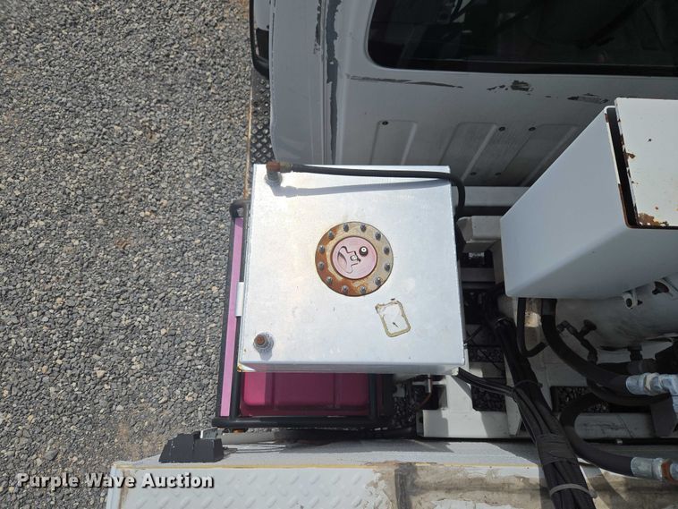 image for item ET5082 2006 GMC C5500 bucket truck