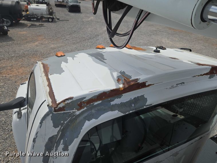 image for item ET5082 2006 GMC C5500 bucket truck