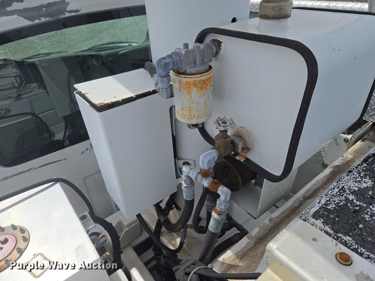 image for item ET5082 2006 GMC C5500 bucket truck