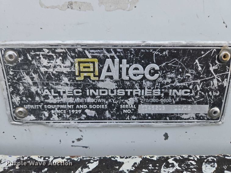image for item ET5082 2006 GMC C5500 bucket truck