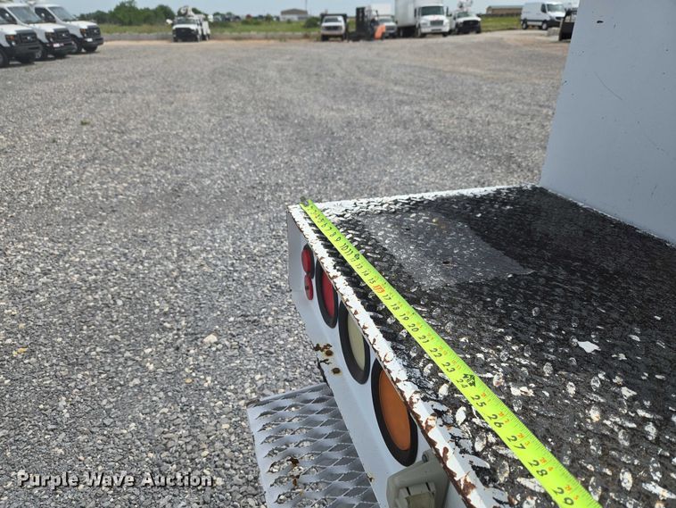 image for item ET5082 2006 GMC C5500 bucket truck