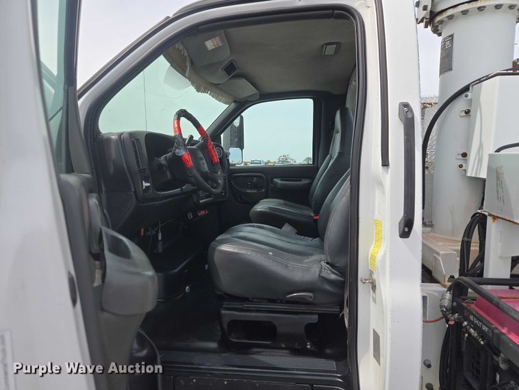 image for item ET5082 2006 GMC C5500 bucket truck