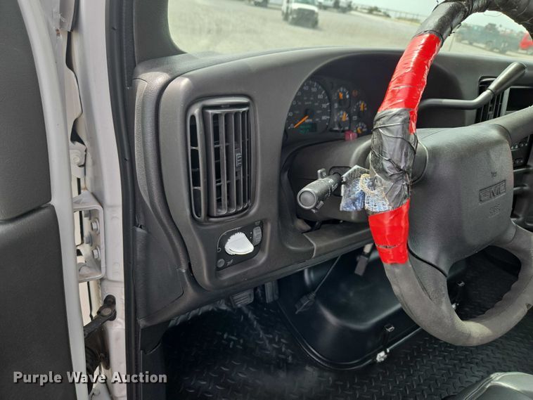 image for item ET5082 2006 GMC C5500 bucket truck