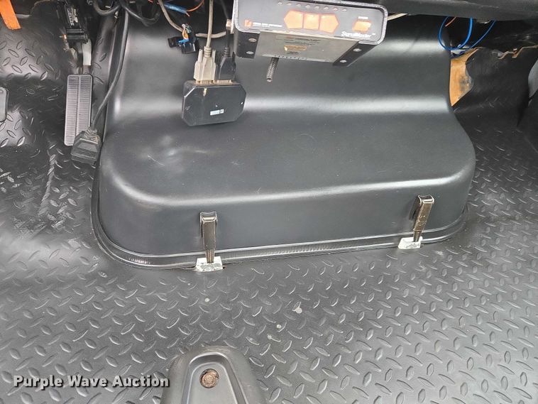 image for item ET5082 2006 GMC C5500 bucket truck