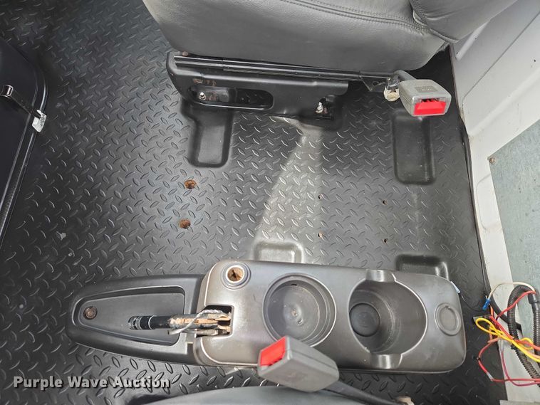 image for item ET5082 2006 GMC C5500 bucket truck