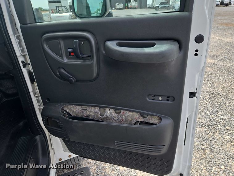 image for item ET5082 2006 GMC C5500 bucket truck