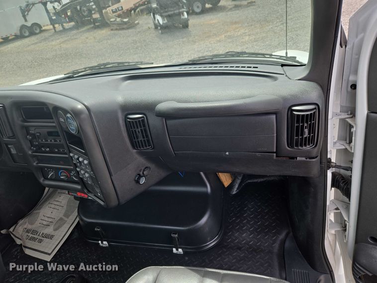 image for item ET5082 2006 GMC C5500 bucket truck