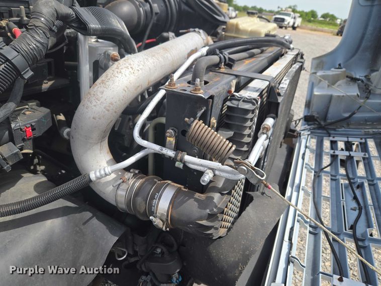 image for item ET5082 2006 GMC C5500 bucket truck