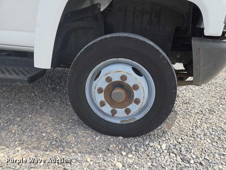 image for item ET5082 2006 GMC C5500 bucket truck