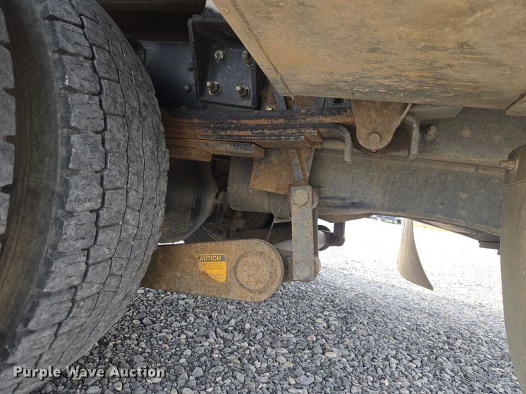 image for item ET5082 2006 GMC C5500 bucket truck