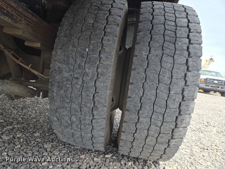 image for item ET5082 2006 GMC C5500 bucket truck