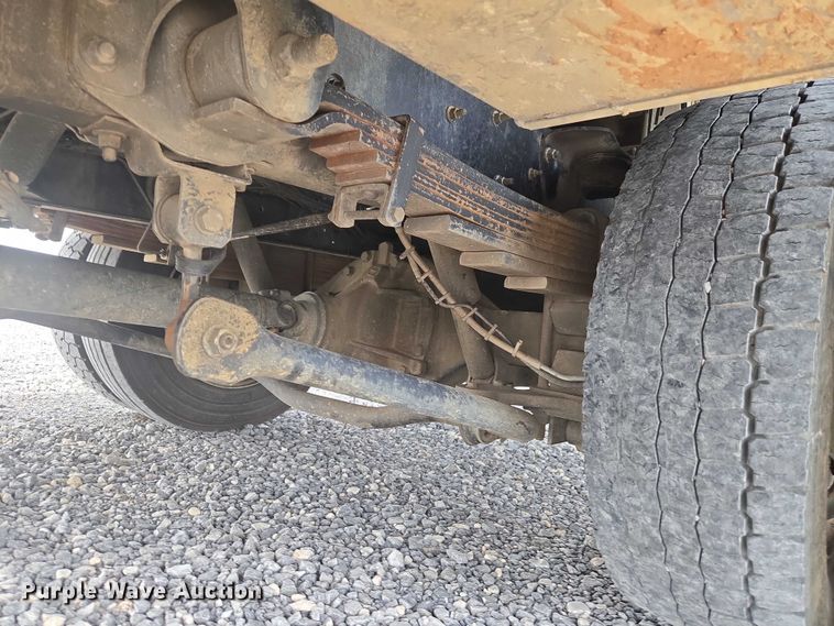 image for item ET5082 2006 GMC C5500 bucket truck