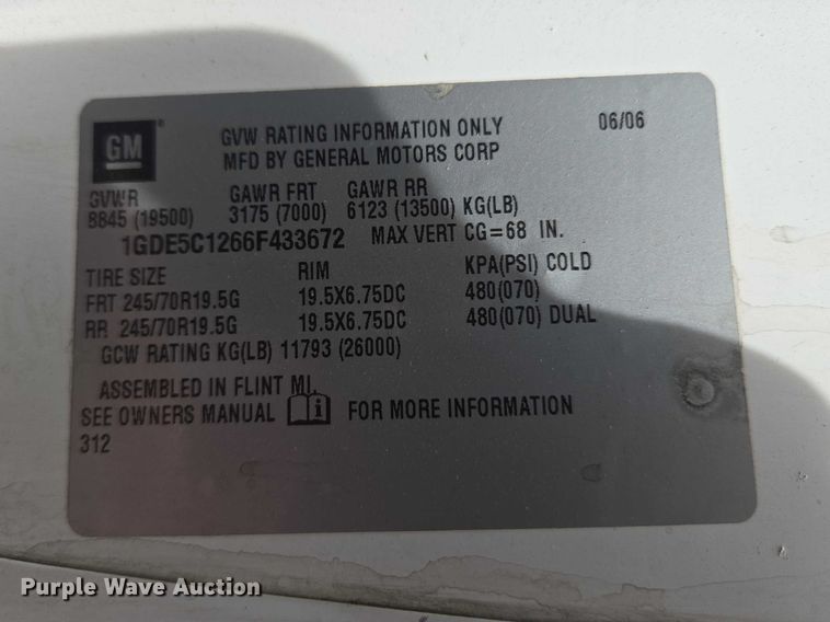 image for item ET5082 2006 GMC C5500 bucket truck