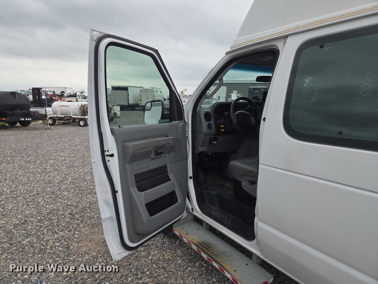 image for item ET5083 2012 Ford E250 handicap accessible van