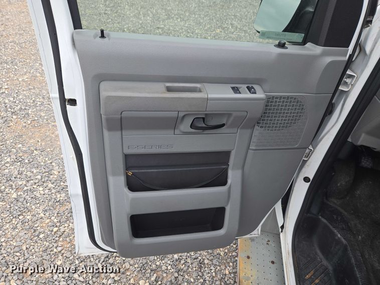 image for item ET5083 2012 Ford E250 handicap accessible van