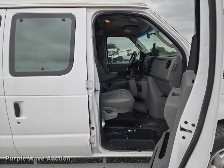 image for item ET5083 2012 Ford E250 handicap accessible van