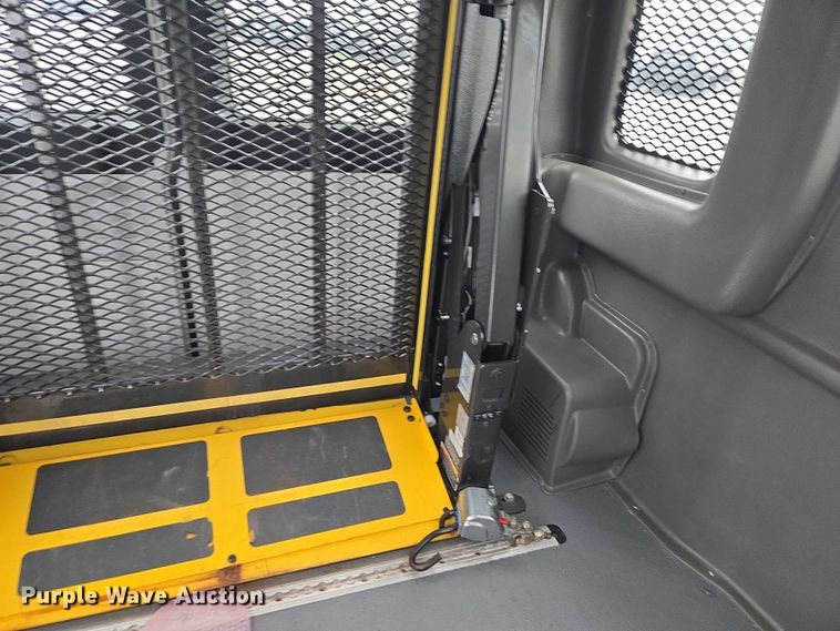 image for item ET5083 2012 Ford E250 handicap accessible van
