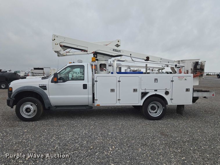 image for item ET5145 2010 Ford F550 Super Duty bucket truck