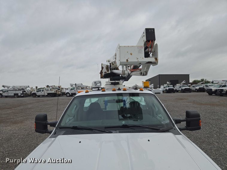 image for item ET5145 2010 Ford F550 Super Duty bucket truck