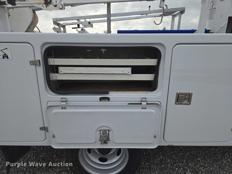 image for item ET5145 2010 Ford F550 Super Duty bucket truck