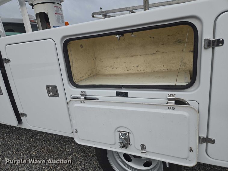 image for item ET5145 2010 Ford F550 Super Duty bucket truck