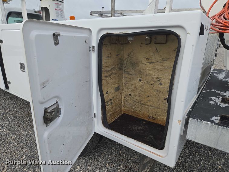 image for item ET5145 2010 Ford F550 Super Duty bucket truck