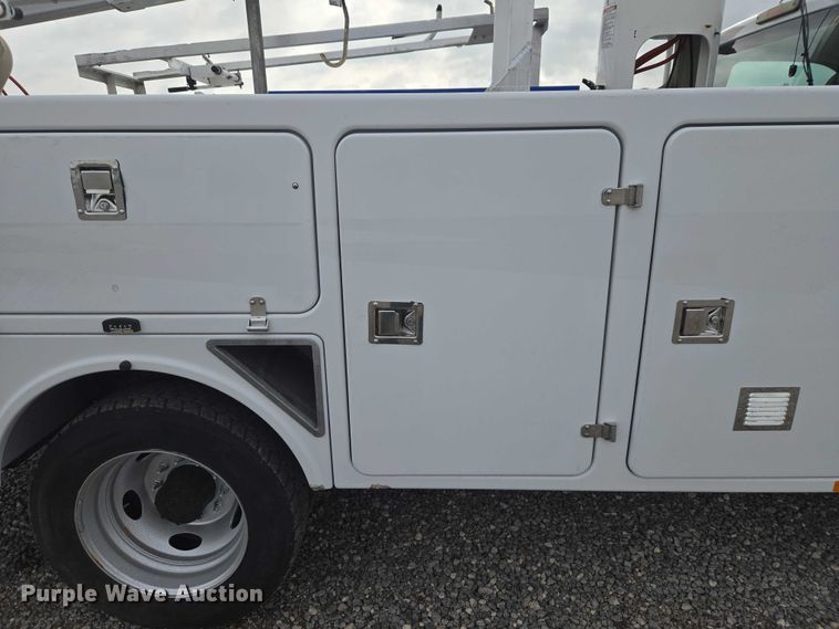 image for item ET5145 2010 Ford F550 Super Duty bucket truck