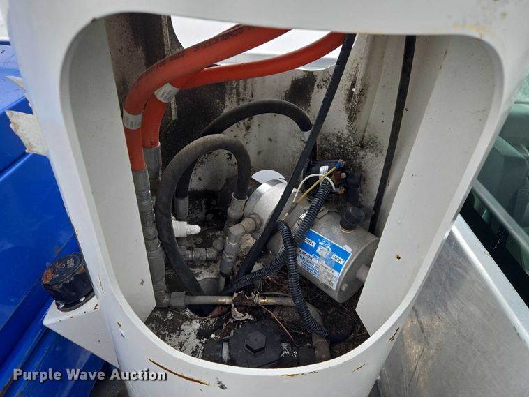 image for item ET5145 2010 Ford F550 Super Duty bucket truck