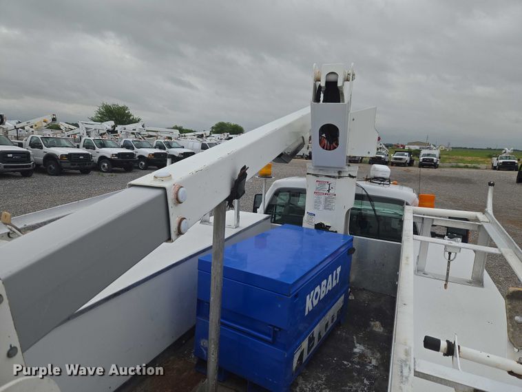 image for item ET5145 2010 Ford F550 Super Duty bucket truck