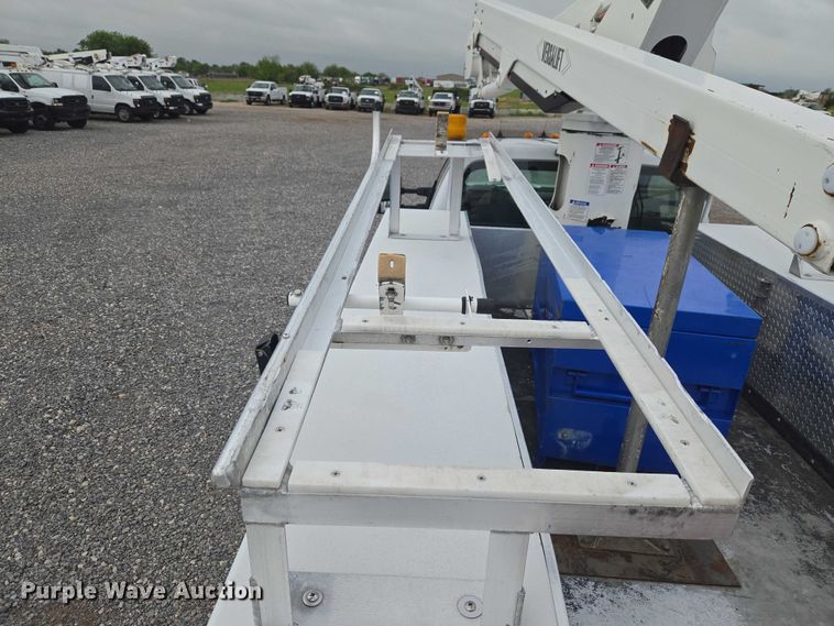 image for item ET5145 2010 Ford F550 Super Duty bucket truck