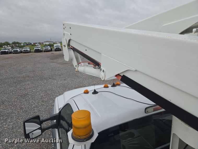 image for item ET5145 2010 Ford F550 Super Duty bucket truck